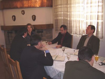 Poslovodstva dvaju preduzeća tokom sastanka